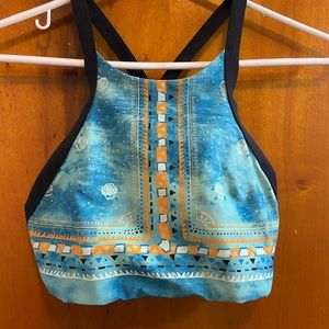 I'm selling a bathing suit surfing top